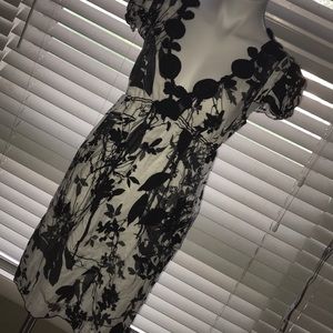 V-neck dress with crochet detail